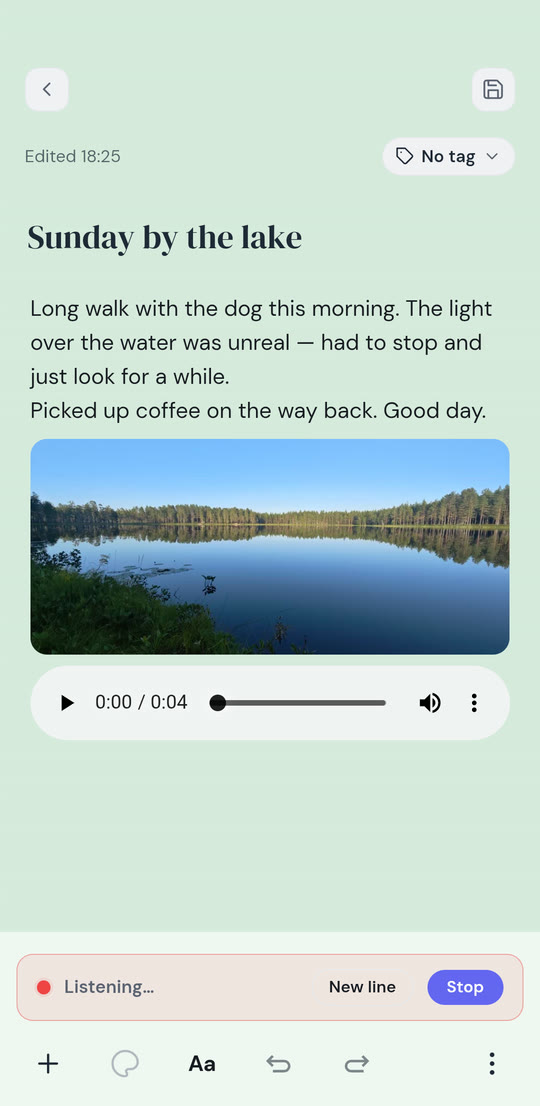 En anteckning som dikteras, med raden Lyssnar ovanför redigeraren